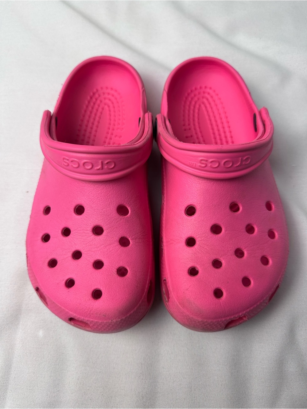 CROCS junior Classic Clog in Bright Pink m4 w6